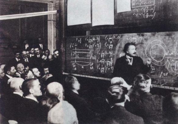 TIM_06-07-17_52-3_Einstein-lecturing-on-relativity_Paris-1922